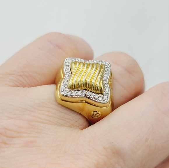 David Yurman Quatrefoil Sculpted Ring With Diamonds in 18k Gold - Picture 12 of 15